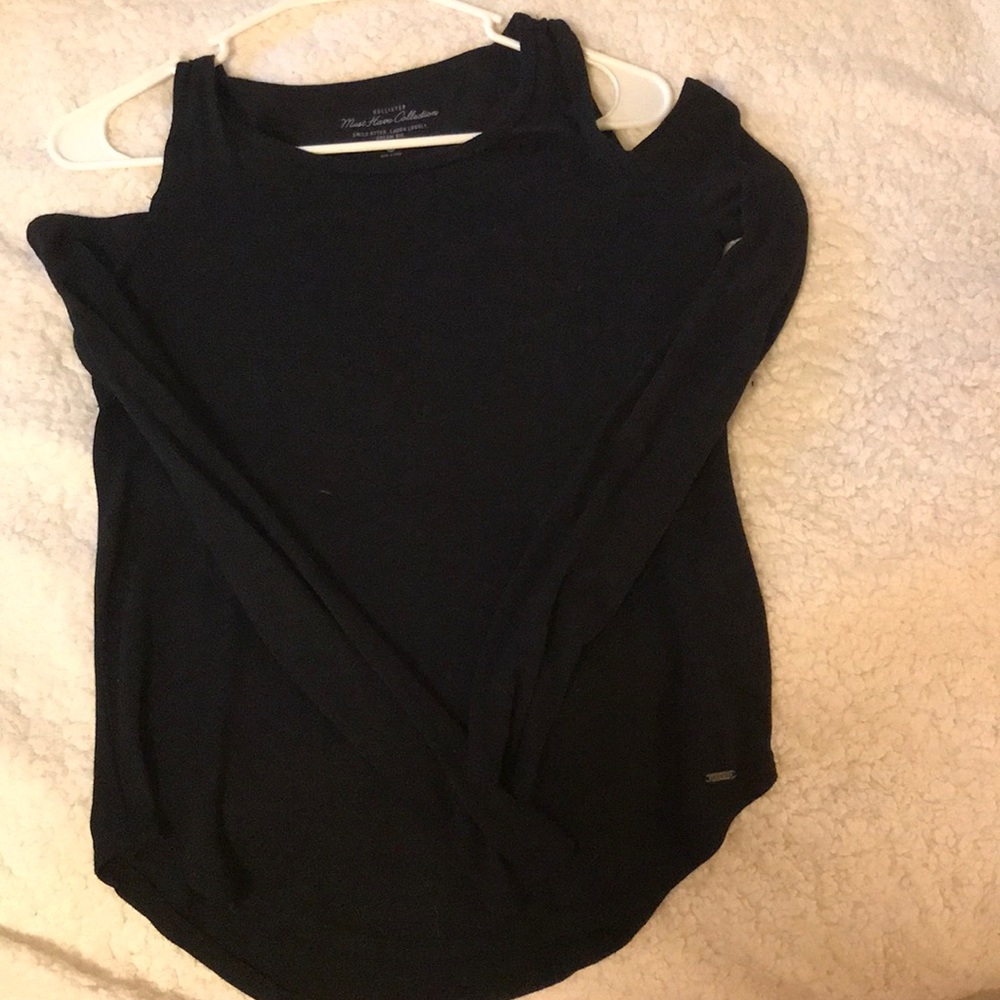 Black long sleeves with cuts on the shoulders